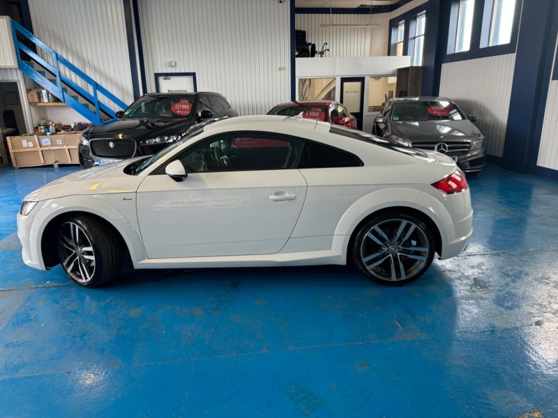 AUDI TT