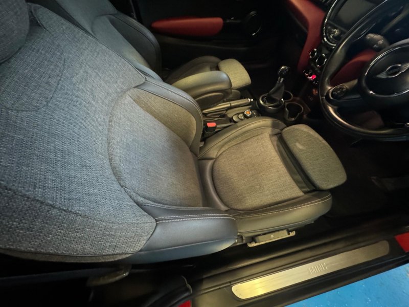 MINI HATCH