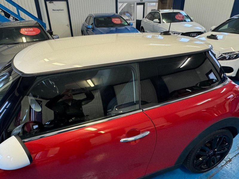 MINI HATCH