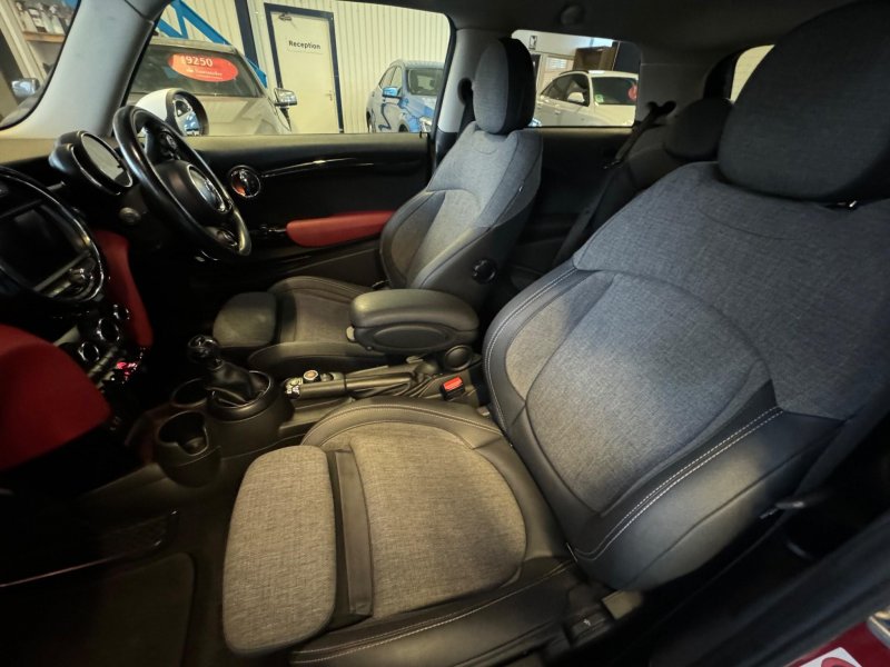 MINI HATCH