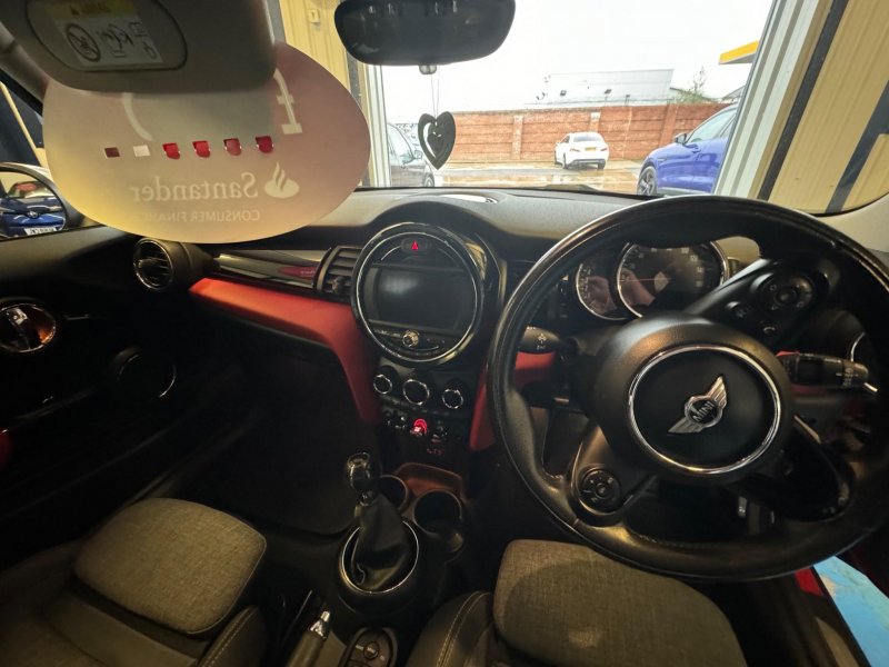 MINI HATCH