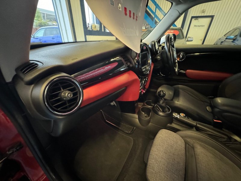 MINI HATCH