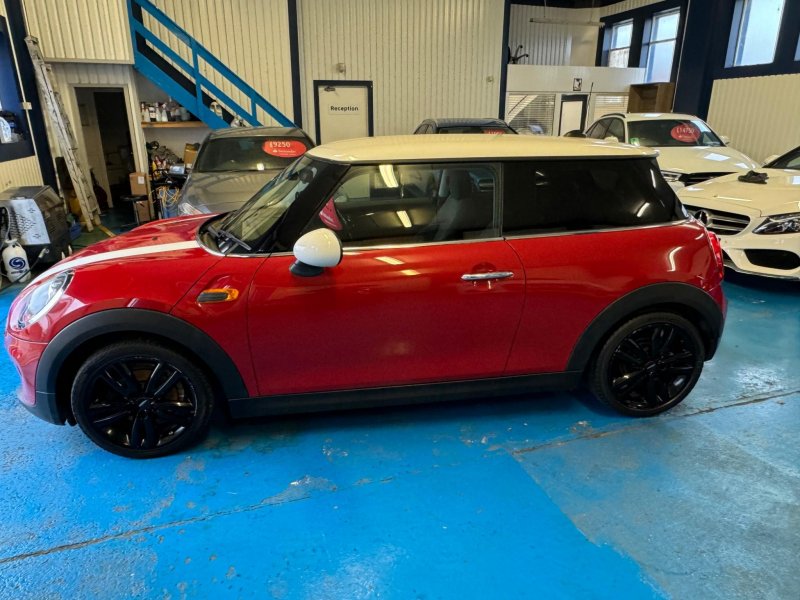 MINI HATCH