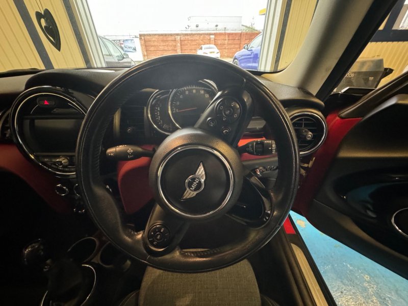MINI HATCH