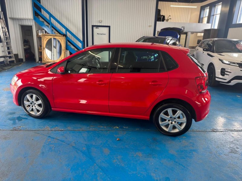 VOLKSWAGEN POLO